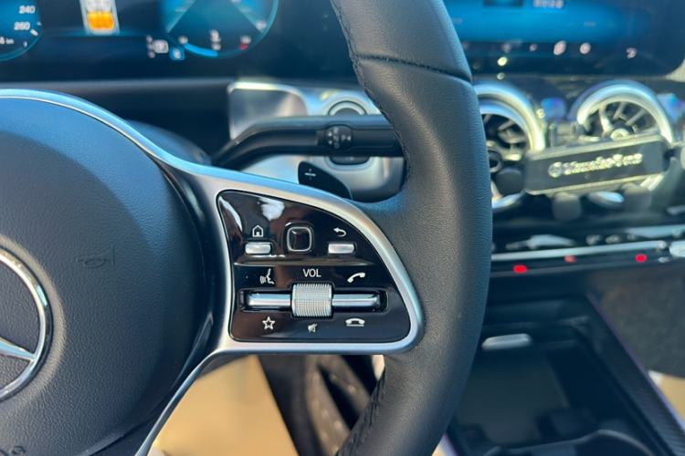 Used Mercedes-Benz GLB 2021 GLB 180 Dynamic Edition Interior 3