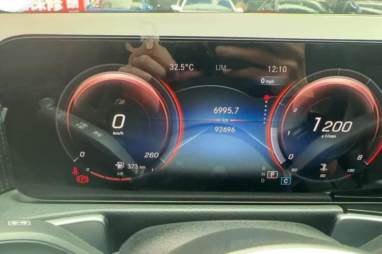 Used Mercedes-Benz GLB 2021 GLB 200 Dynamic Edition Odometer Close Up