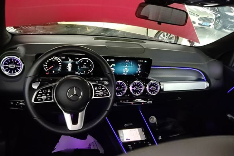 Used Mercedes-Benz GLB 2021 GLB 200 Fashion Model Center Console