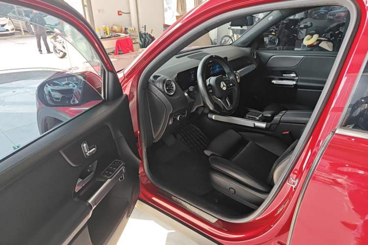 Used Mercedes-Benz GLB 2021 GLB 200 Dynamic Edition Driver Seat