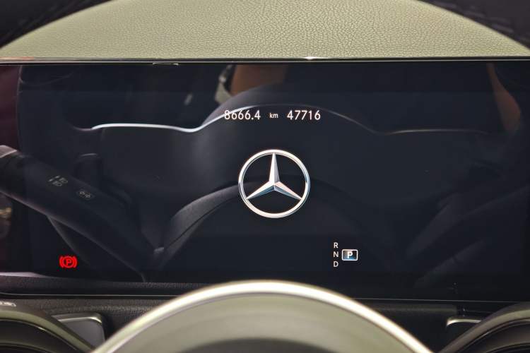 Used Mercedes-Benz GLB 2021 GLB 200 Fashion Model Odometer Close Up