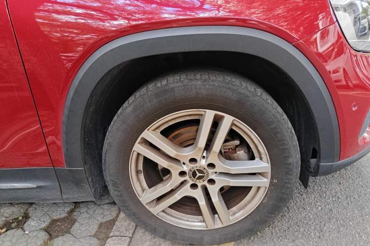 Used Mercedes-Benz GLB 2021 GLB 180 Dynamic Edition Right Front Wheel Hub