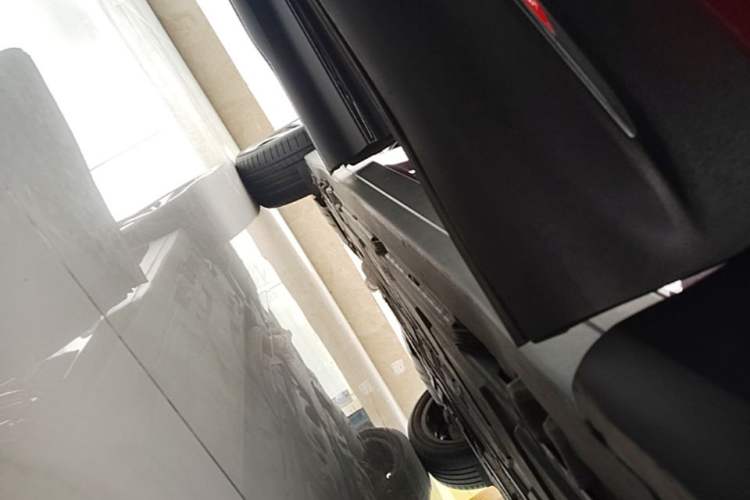Used Mercedes-Benz GLB 2021 GLB 200 Fashion Model Right Side Sill