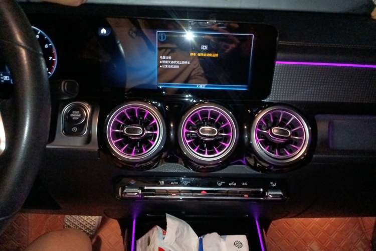 Used Mercedes-Benz GLB 2021 GLB 200 Dynamic Edition Audio And AC Panel