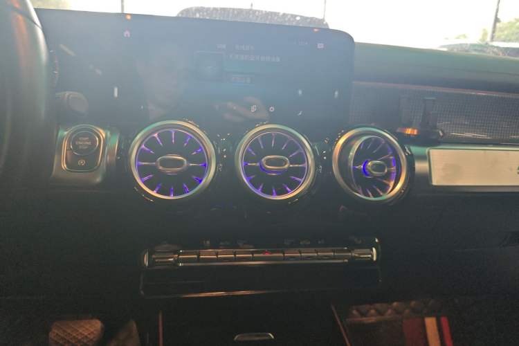 Used Mercedes-Benz GLB 2021 GLB 200 Dynamic Edition Audio And AC Panel