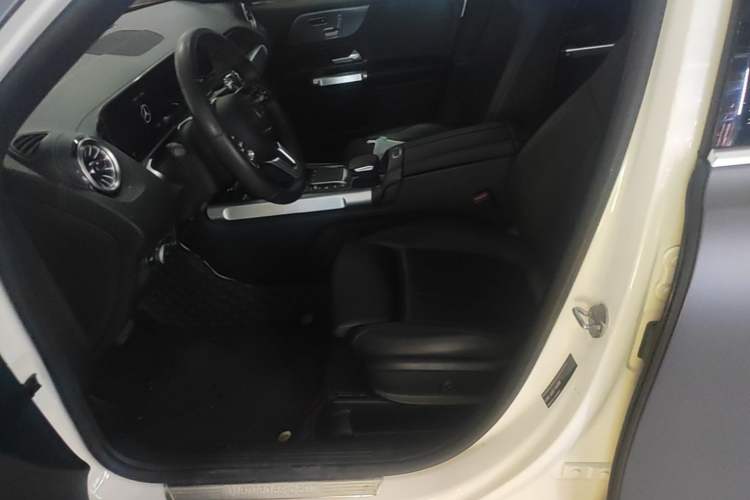 Used Mercedes-Benz GLB 2021 GLB 200 Fashion Model Left Front Seat
