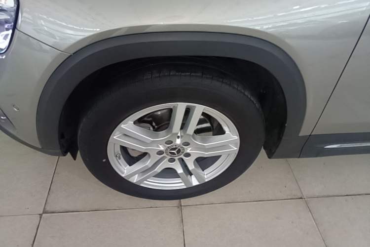 Used Mercedes-Benz GLB 2021 GLB 200 Dynamic Edition Left Front Wheel Hub