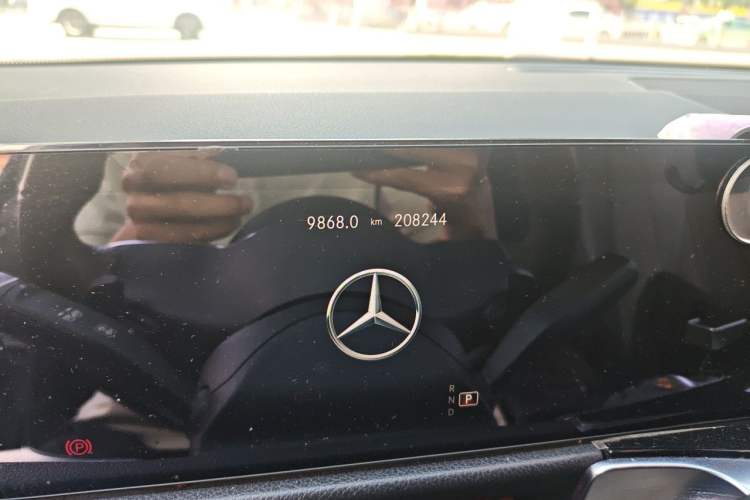 Used Mercedes-Benz GLB 2021 GLB 200 Fashion Model Odometer Close Up