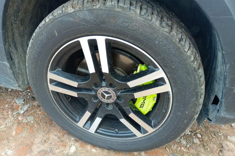 Used Mercedes-Benz GLB 2021 GLB 200 Dynamic Edition Right Front Wheel Hub