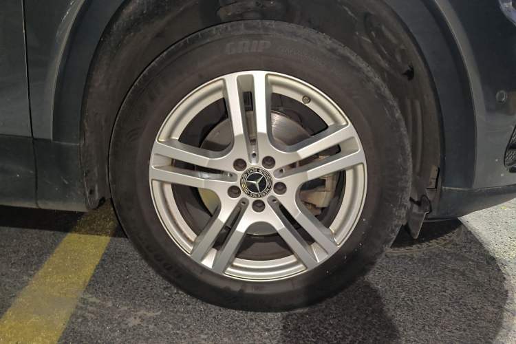 Used Mercedes-Benz GLB 2021 GLB 200 Dynamic Edition Right Front Wheel Hub