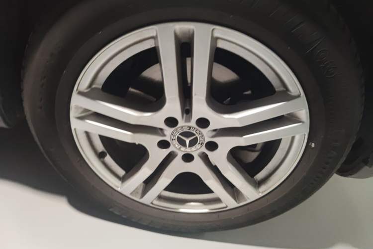 Used Mercedes-Benz GLB 2021 GLB 200 Dynamic Edition Right Front Wheel Hub