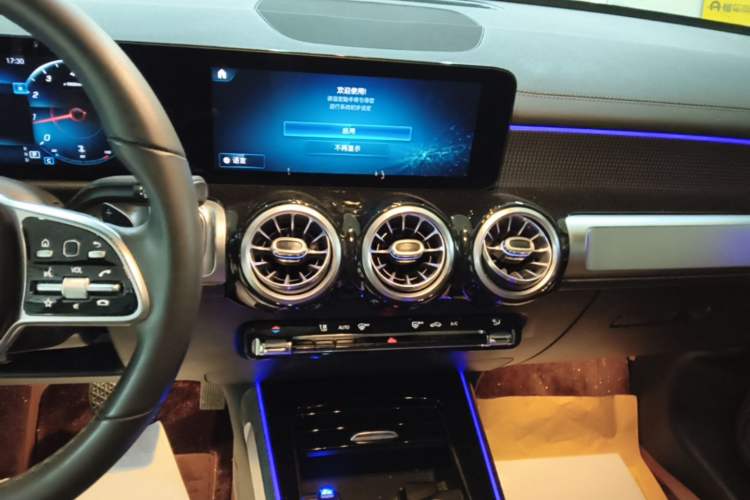 Used Mercedes-Benz GLB 2021 GLB 200 Dynamic Edition Audio And AC Panel