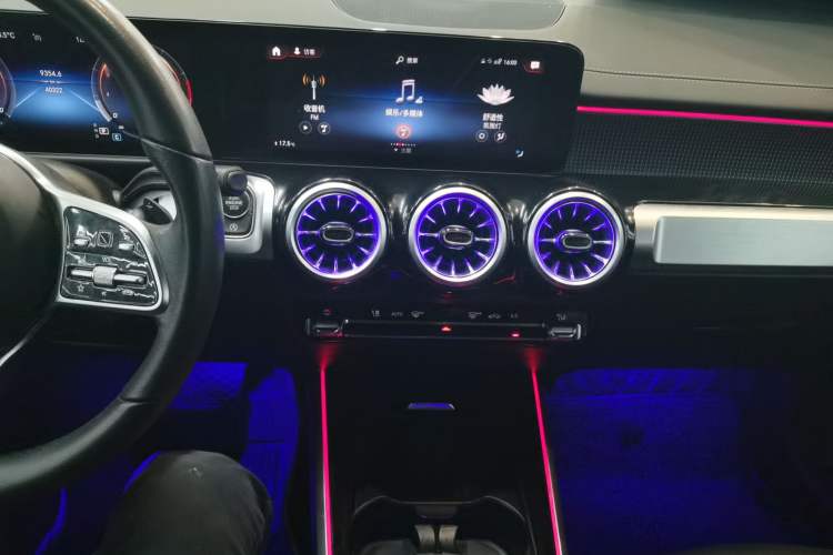 Used Mercedes-Benz GLB 2021 GLB 200 Dynamic Edition Audio And AC Panel