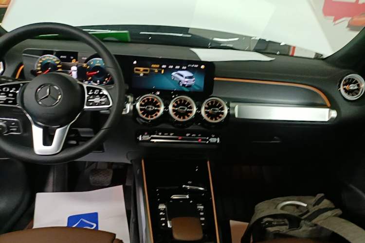 Used Mercedes-Benz GLB 2021 GLB 200 Dynamic Edition Audio And AC Panel