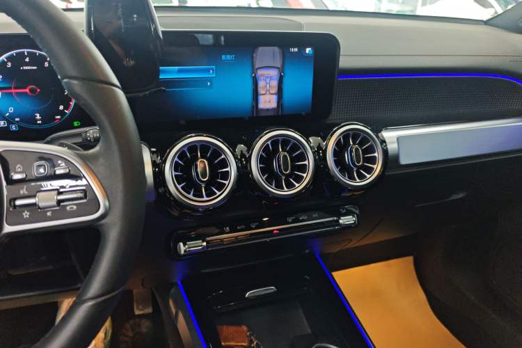 Used Mercedes-Benz GLB 2021 GLB 200 Dynamic Edition Audio And AC Panel