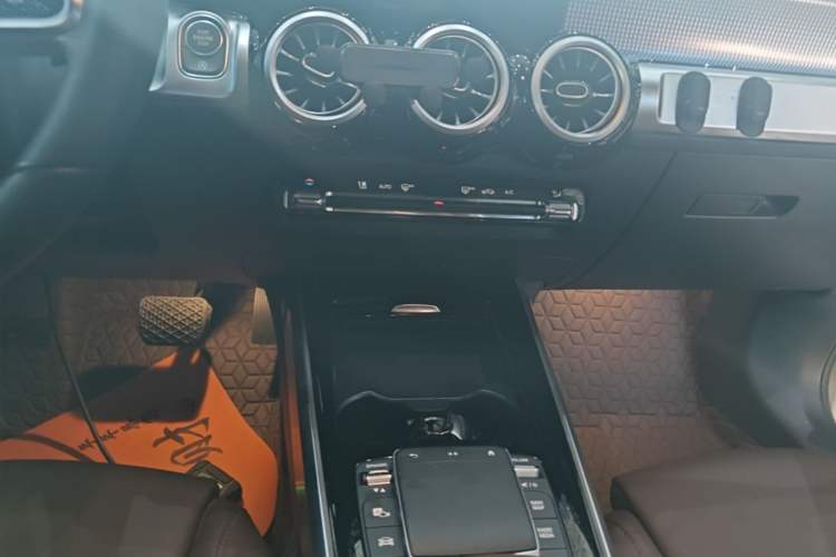 Used Mercedes-Benz GLB 2021 GLB 200 Fashion Model Audio And AC Panel