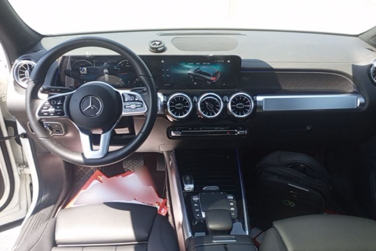 Used Mercedes-Benz GLB 2021 GLB 200 Dynamic Edition Center Console