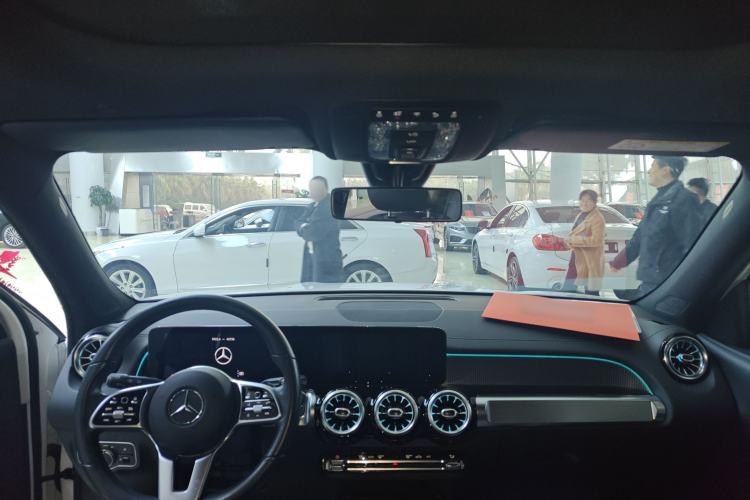 Used Mercedes-Benz GLB 2021 GLB 200 Fashion Model Center Console