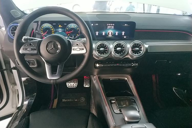 Used Mercedes-Benz GLB 2021 GLB 200 Fashion Model Center Console