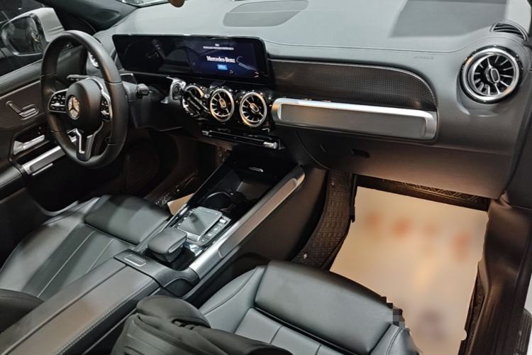 Used Mercedes-Benz GLB 2021 GLB 200 Dynamic Edition Center Console