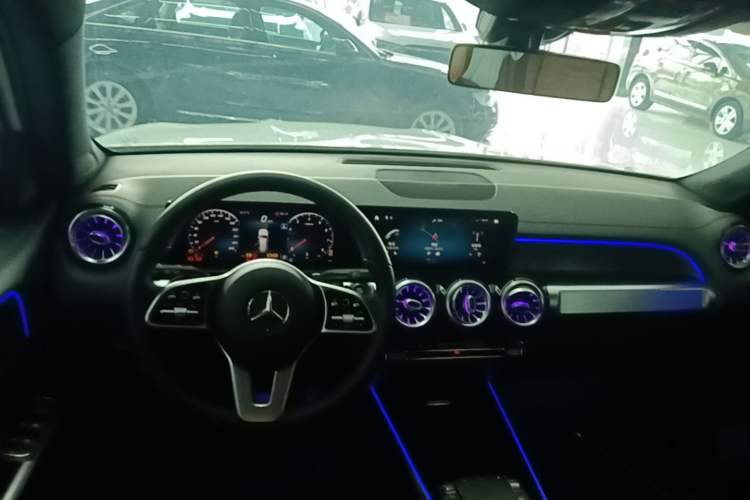 Used Mercedes-Benz GLB 2021 GLB 200 Dynamic Edition Center Console