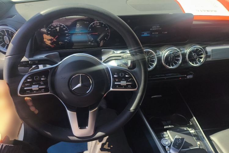 Used Mercedes-Benz GLB 2021 GLB 200 Dynamic Edition Center Console