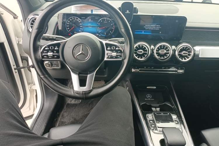 Used Mercedes-Benz GLB 2021 GLB 200 Dynamic Edition Center Console