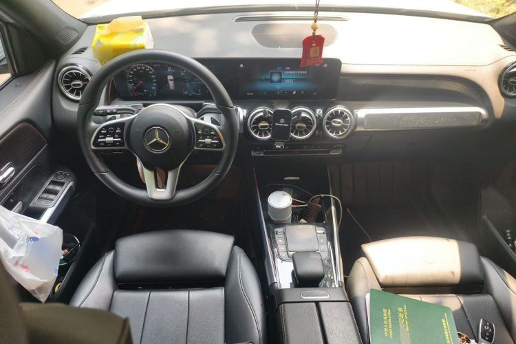 Used Mercedes-Benz GLB 2021 GLB 200 Dynamic Edition Center Console
