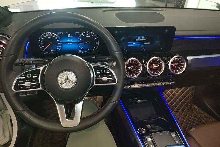 Used Mercedes-Benz GLB 2021 GLB 200 Fashion Model Center Console