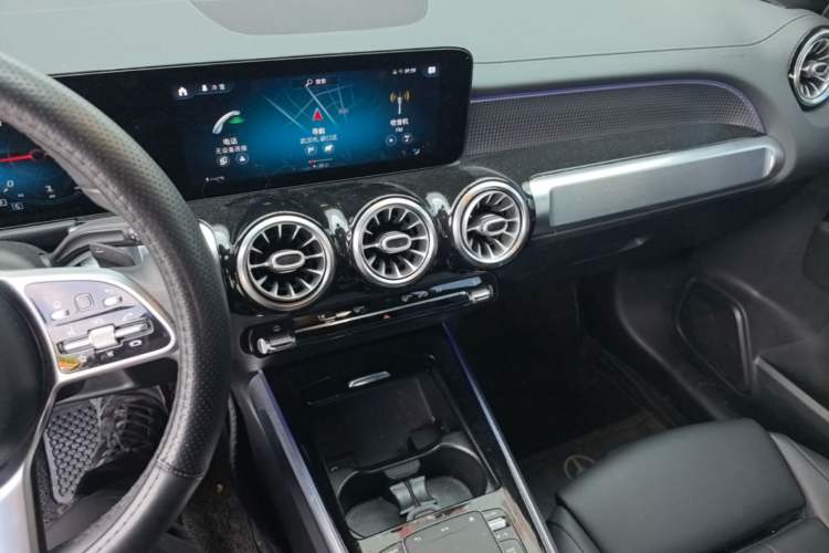 Used Mercedes-Benz GLB 2021 GLB 200 Fashion Model Center Console