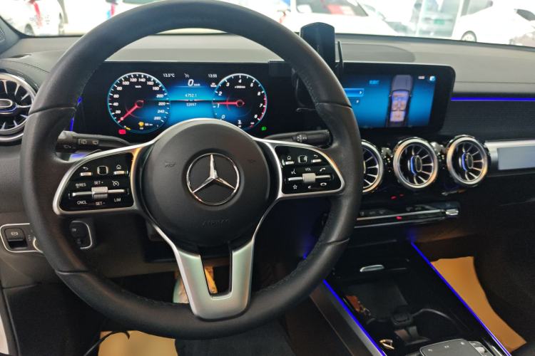 Used Mercedes-Benz GLB 2021 GLB 200 Dynamic Edition Center Console