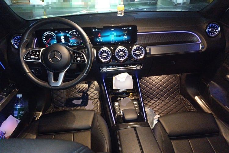 Used Mercedes-Benz GLB 2021 GLB 200 Dynamic Edition Center Console