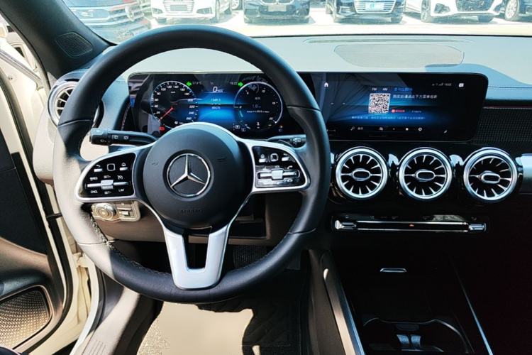 Used Mercedes-Benz GLB 2021 GLB 200 Dynamic Edition Center Console