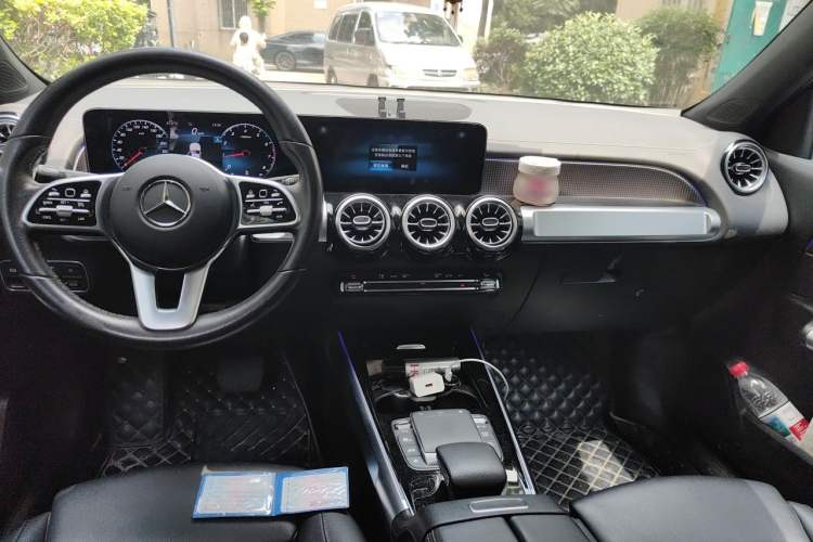 Used Mercedes-Benz GLB 2021 GLB 200 Dynamic Edition Center Console