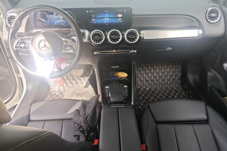 Used Mercedes-Benz GLB 2021 GLB 200 Dynamic Edition Center Console