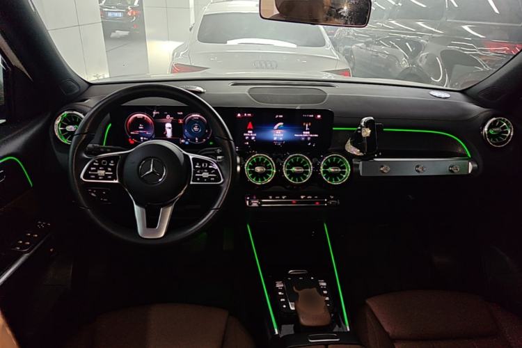 Used Mercedes-Benz GLB 2021 GLB 200 Fashion Model Center Console