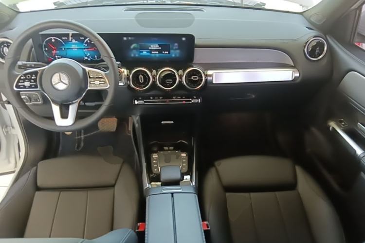 Used Mercedes-Benz GLB 2021 GLB 180 Dynamic Edition Center Console