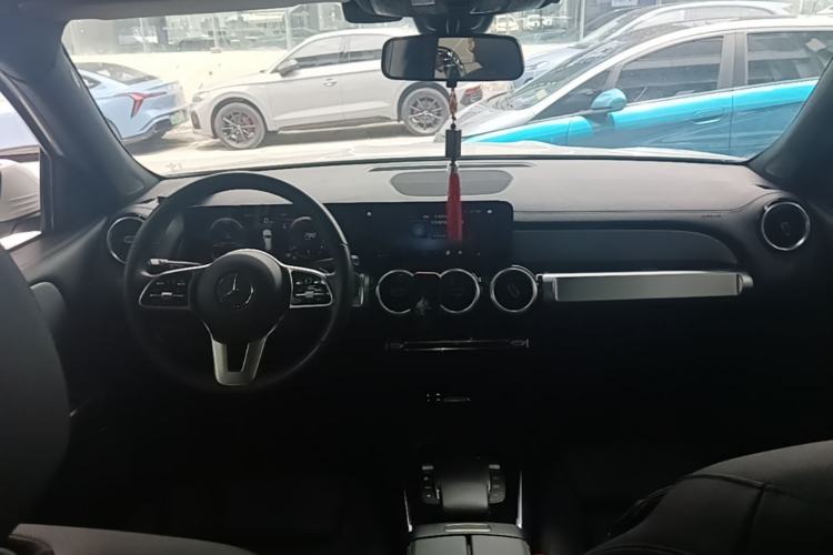 Used Mercedes-Benz GLB 2021 GLB 180 Dynamic Edition Center Console