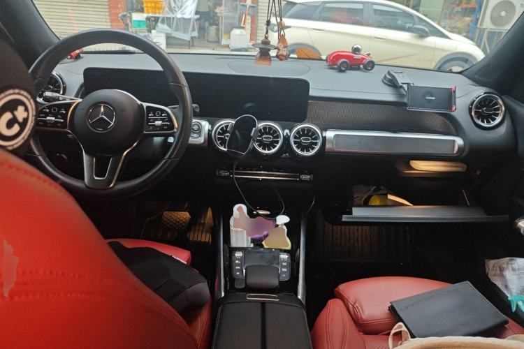 Used Mercedes-Benz GLB 2021 GLB 200 Dynamic Edition Center Console