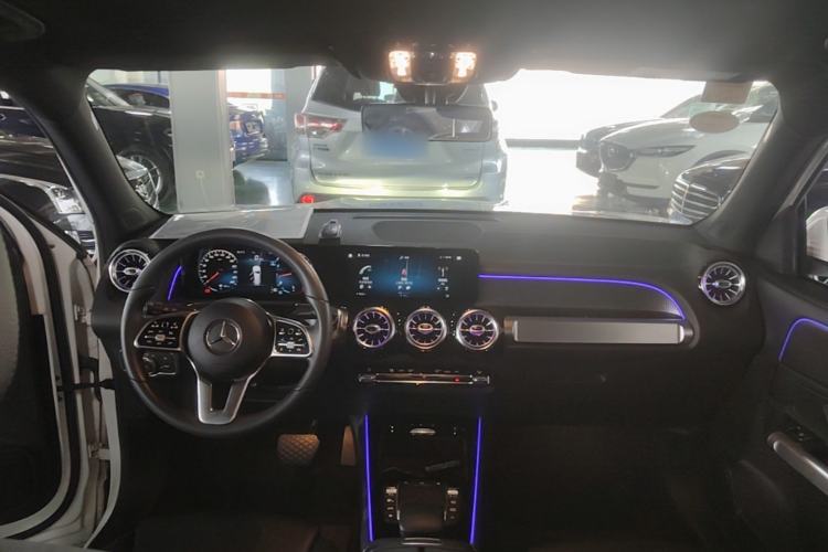 Used Mercedes-Benz GLB 2021 GLB 200 Dynamic Edition Center Console