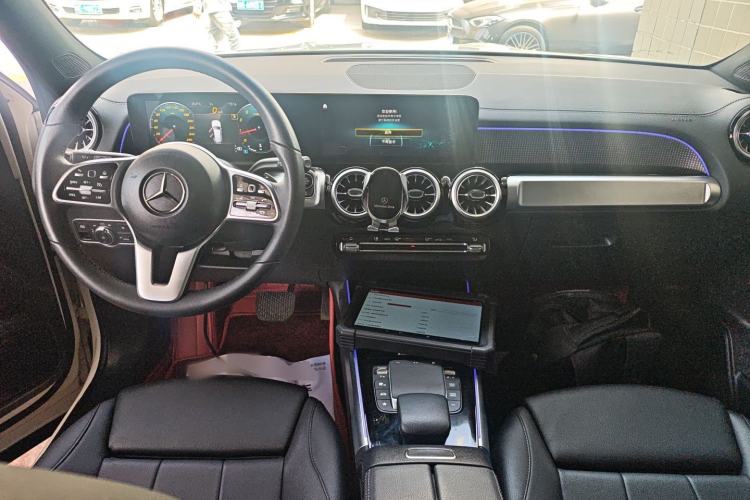 Used Mercedes-Benz GLB 2021 GLB 200 Dynamic Edition Center Console