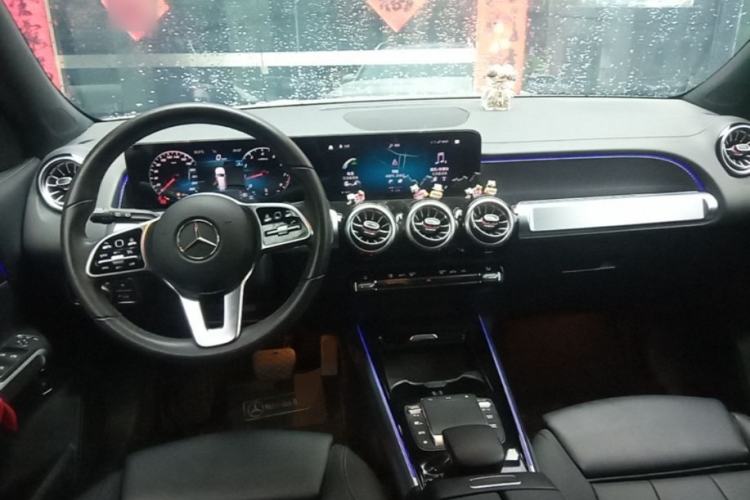 Used Mercedes-Benz GLB 2021 GLB 200 Dynamic Edition Center Console