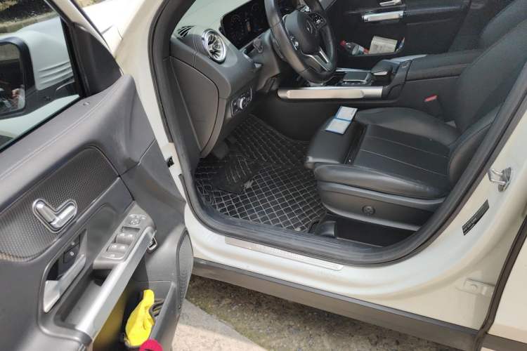 Used Mercedes-Benz GLB 2021 GLB 200 Dynamic Edition Driver Seat