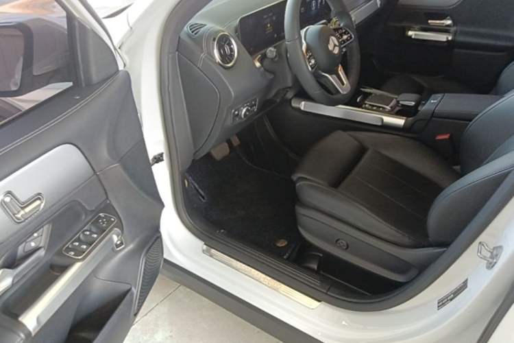 Used Mercedes-Benz GLB 2021 GLB 180 Dynamic Edition Driver Seat