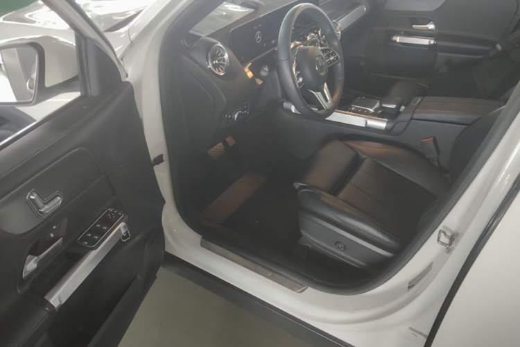 Used Mercedes-Benz GLB 2021 GLB 200 Dynamic Edition Driver Seat