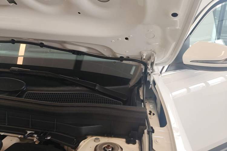 Used Mercedes-Benz GLB 2021 GLB 200 Fashion Model Engine Bay Left