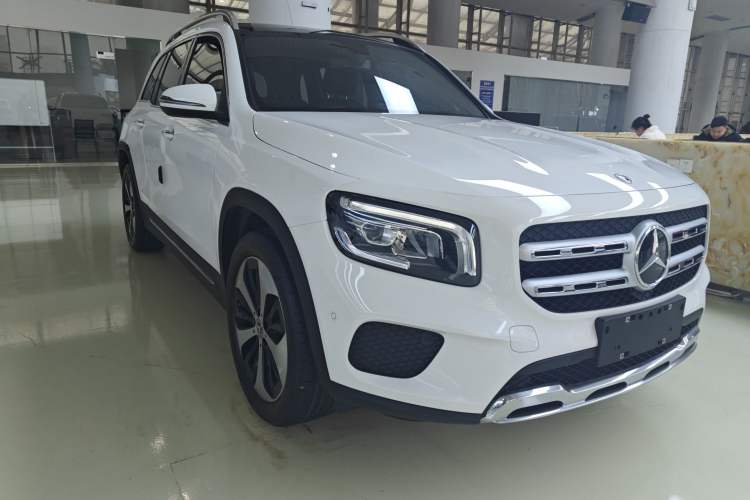Used Mercedes-Benz GLB 2021 GLB 200 Fashion Model Front Right 45 Deg