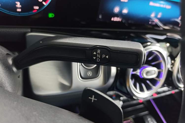Used Mercedes-Benz GLB 2021 GLB 200 Dynamic Edition Gear Lever