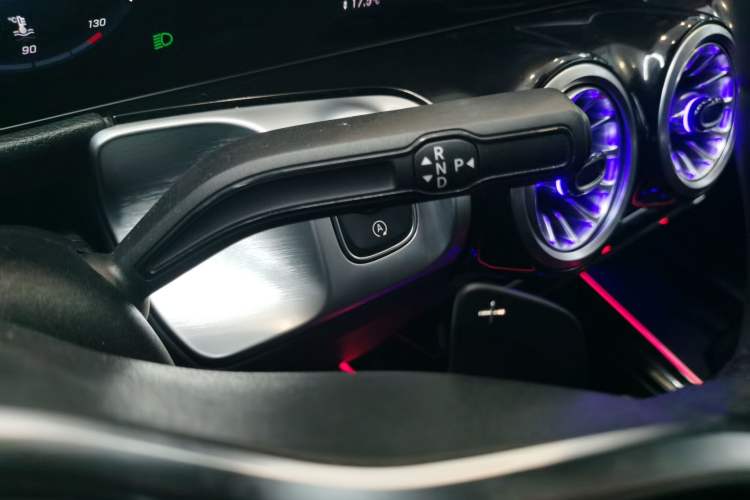 Used Mercedes-Benz GLB 2021 GLB 200 Dynamic Edition Gear Lever