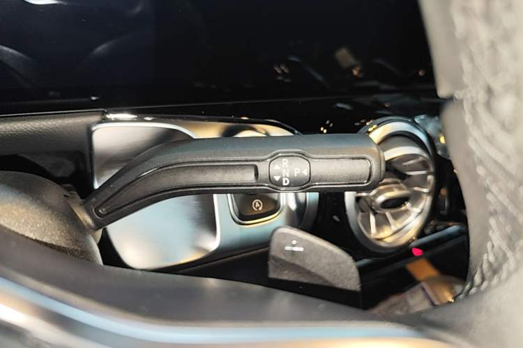 Used Mercedes-Benz GLB 2021 GLB 200 Fashion Model Gear Lever